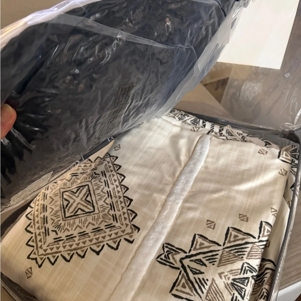 Madison Park Cream and Gray Comforter Set